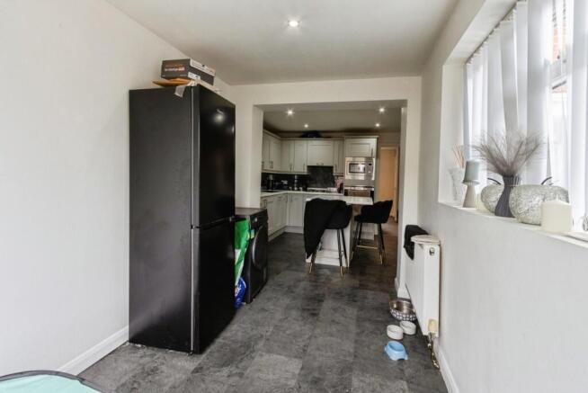 3 bed Semi-Detached for sale Image 6