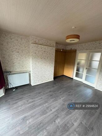 3 bed Semi-Detached to rent Image 4