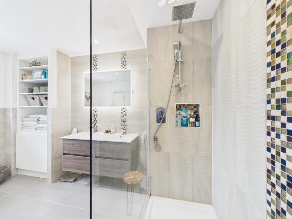en-suite shower room