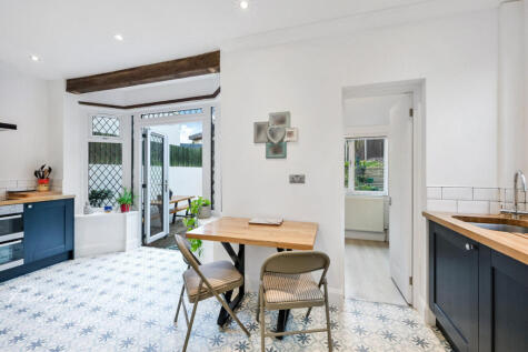 Ankerdine Crescent, Shooters Hill
