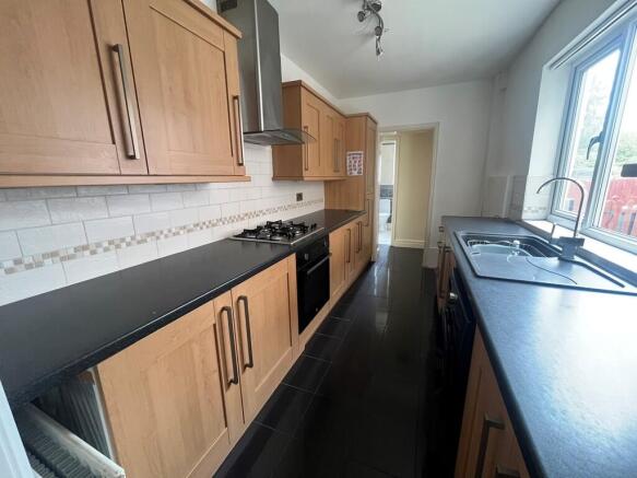 2 bed End of Terrace to rent Image 4