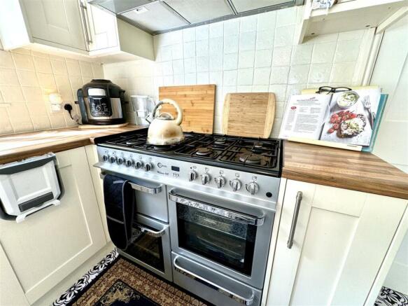 KITCHEN/BREAKFAST ROOM