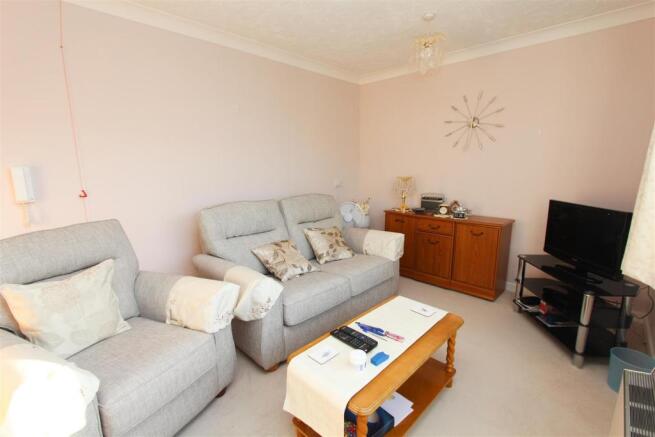LIVING ROOM 1.jpg