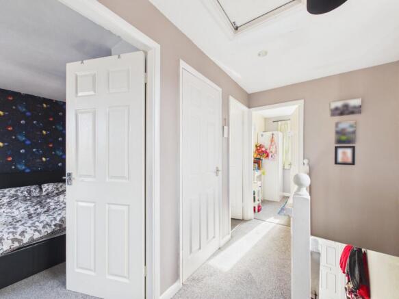 3 bed Semi-Detached for sale Image 8