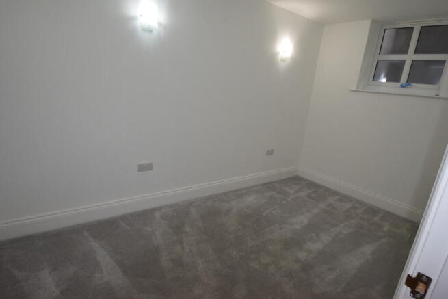 2 bed Apartment to rent Image 7