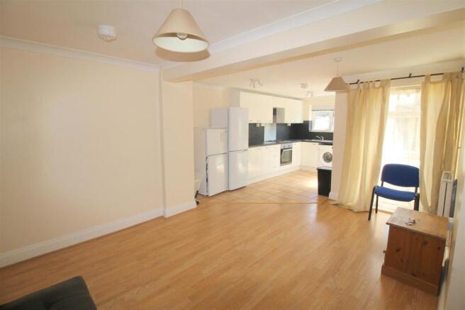 Lounge/Kitchen