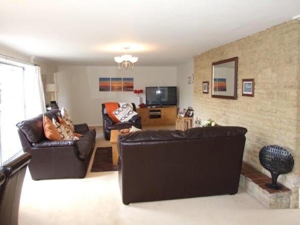 Lounge/dining room 2