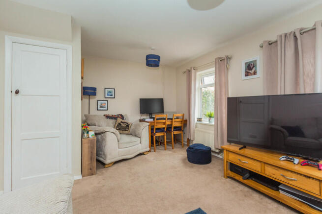 Lounge/Dining Roo...