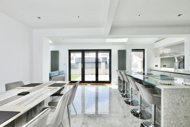 5 bed Detached for sale Image 5