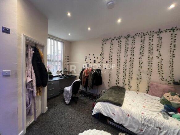 victoria-road-ls6-1du-1061104