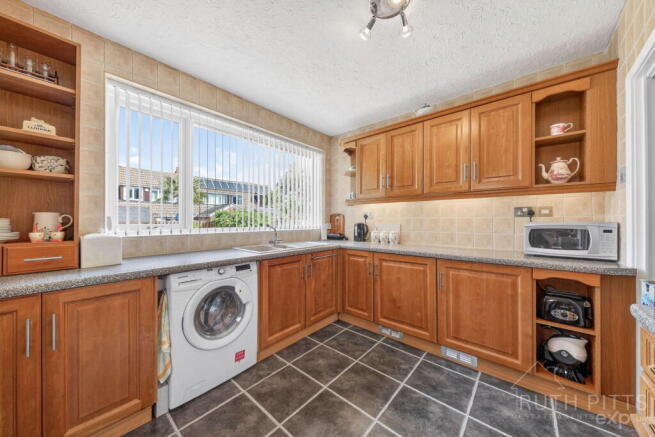 2 bed Semi-Detached Bungalow for sale Image 6