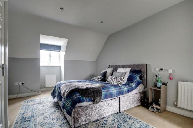 Bedroom 1.jpg