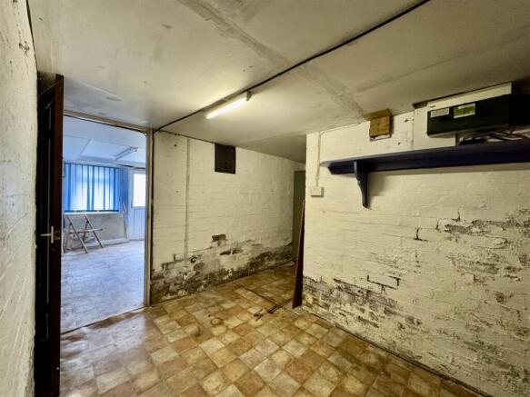 3 bed Terraced for sale Image 9
