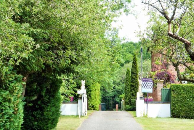 Entrance gateway