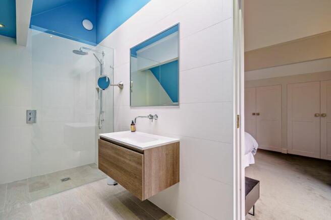 ensuite shower