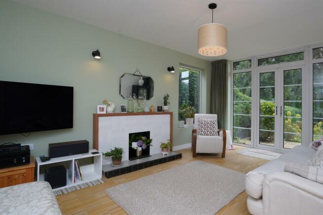 7 Aldwick Close (12).jpg