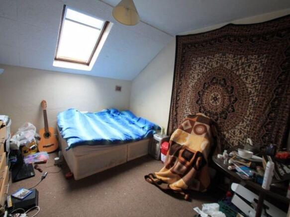 A cozy double bedroom featuring a comfortable d...