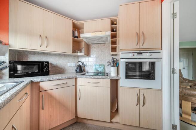 Benedict Court, Newbury, RG14 photo 4