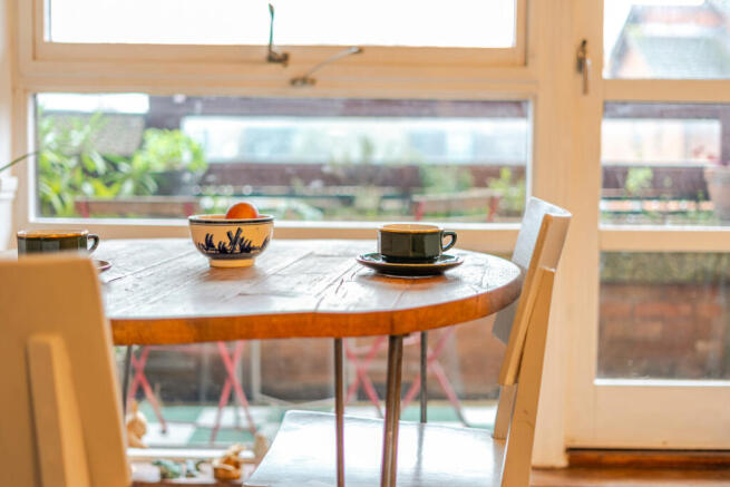 1404830-5-69847b3...