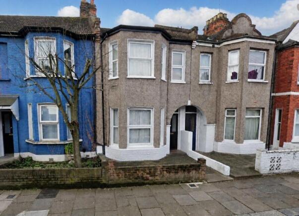 2 Bedroom Ground Floor Converted Flat for Sale w