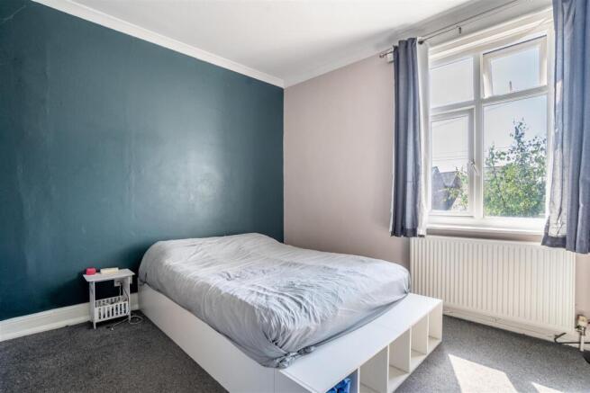2 bed Terraced to rent Image 4