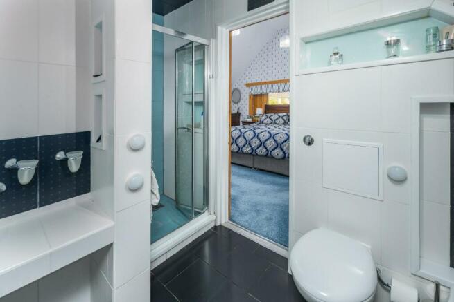 Master Bedroom Ensuite-3.jpg