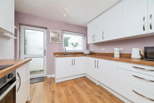 3 bed Terraced for sale Image 6