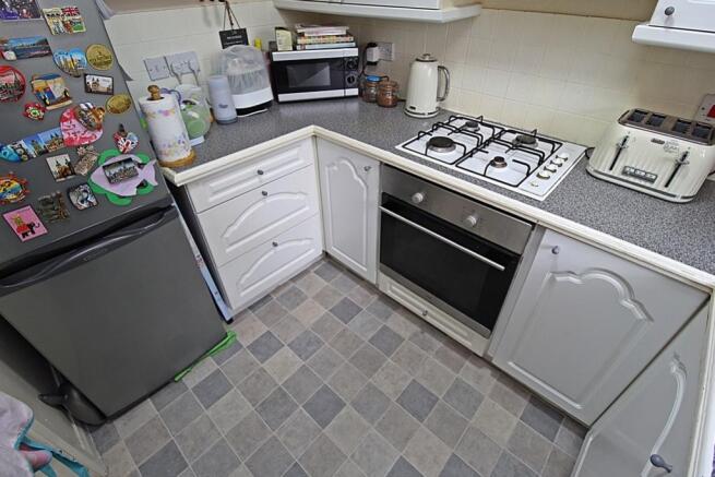 Kitchen (3).JPG
