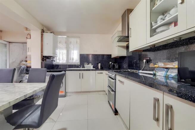 4_Kitchen-1.jpg