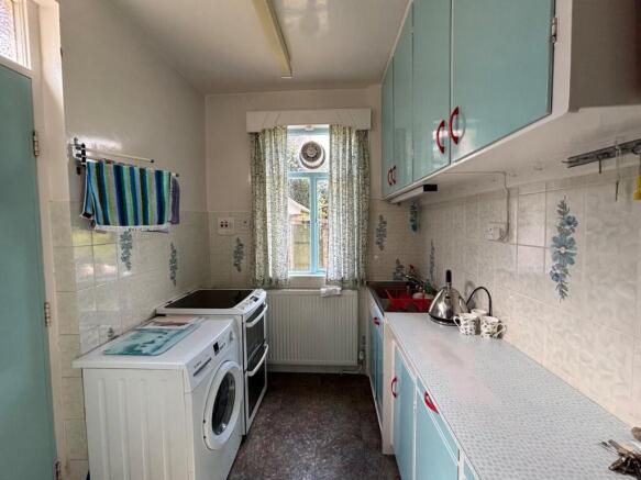 3 bed Semi-Detached for sale Image 6