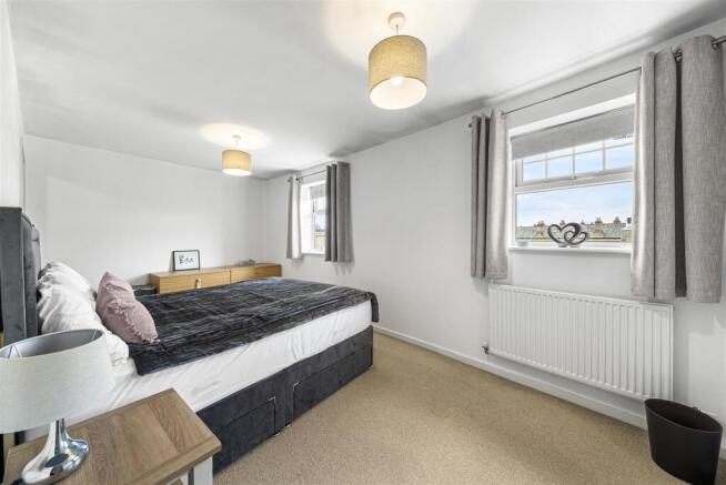 2 bed Apartment for sale Image 11