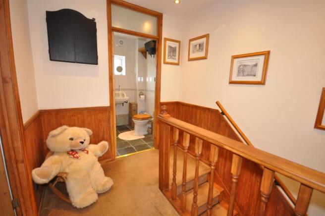 FIRST FLOOR LANDING