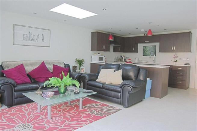 LIVING/DINING ROOM