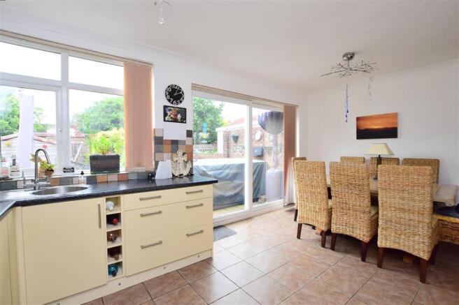 Kitchen/ Breakfast Area