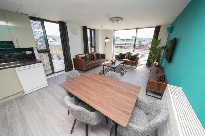 3 bed Apartment to rent Image 6