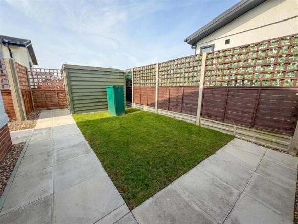 Sandpiper Gardens, Sacketts Grove, Clacton-on-Sea photo 4