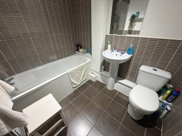 3 bed Town House to rent Image 10