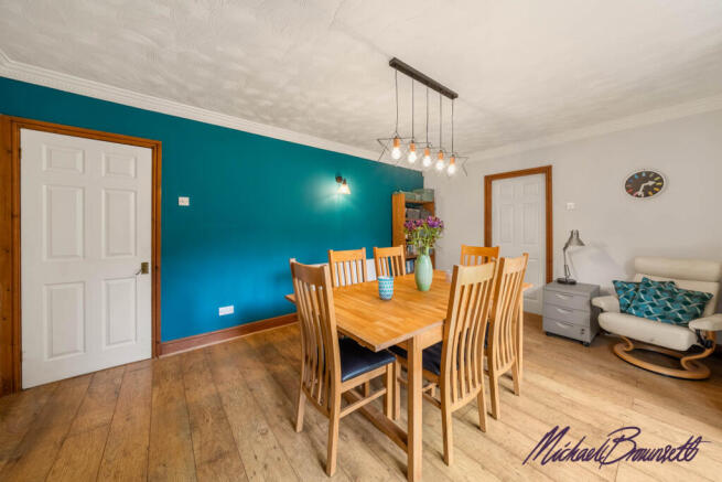 4 bed Detached for sale Image 10