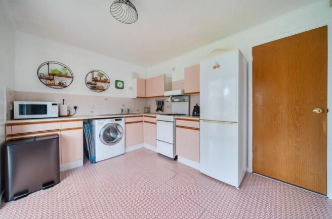 1416508-11-6996e6d402153