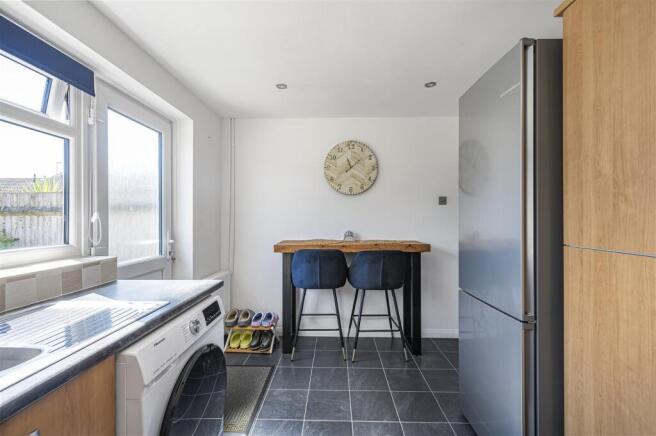 Balmoral Close, Seaford photo 4