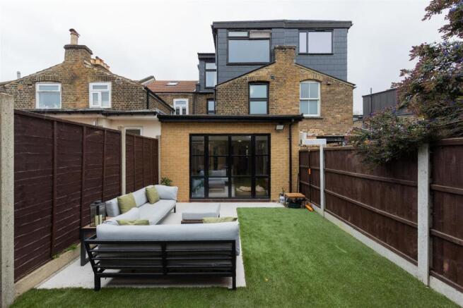 Wragby Road, E11