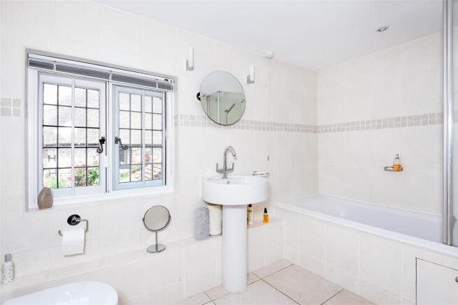 Bathroom P.jpg