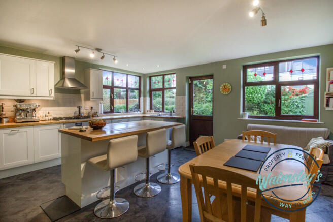 Kitchen dining & family room 3