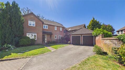 Myrtle Close, Lightwater, Surrey, GU18