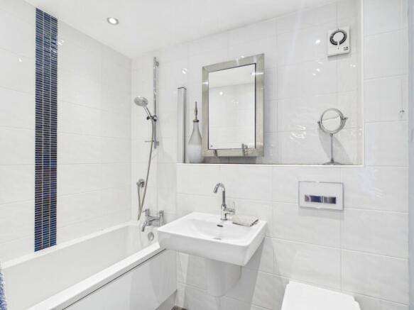 4 bed Detached for sale Image 11