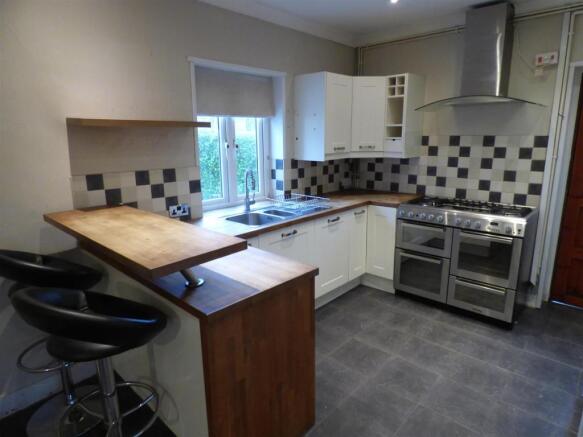 KITCHEN/BREAKFAST ROOM