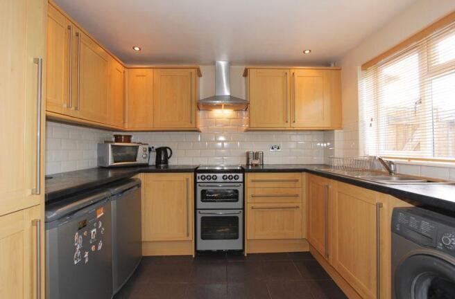 FITTED KITCHEN