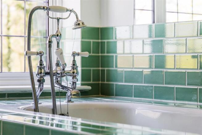 house. estate agency Hascombe bathroom