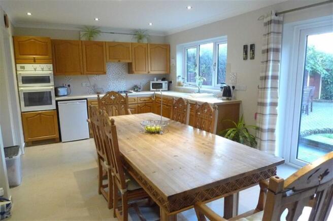 KITCHEN/DINING ROOM