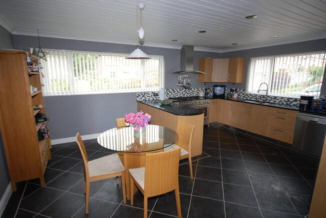 KITCHEN DINER